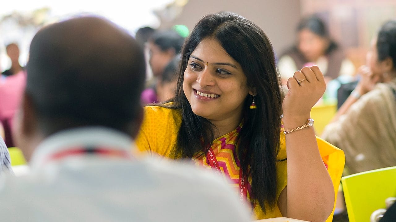 Співробітники компанії "Шелл" під час обіду