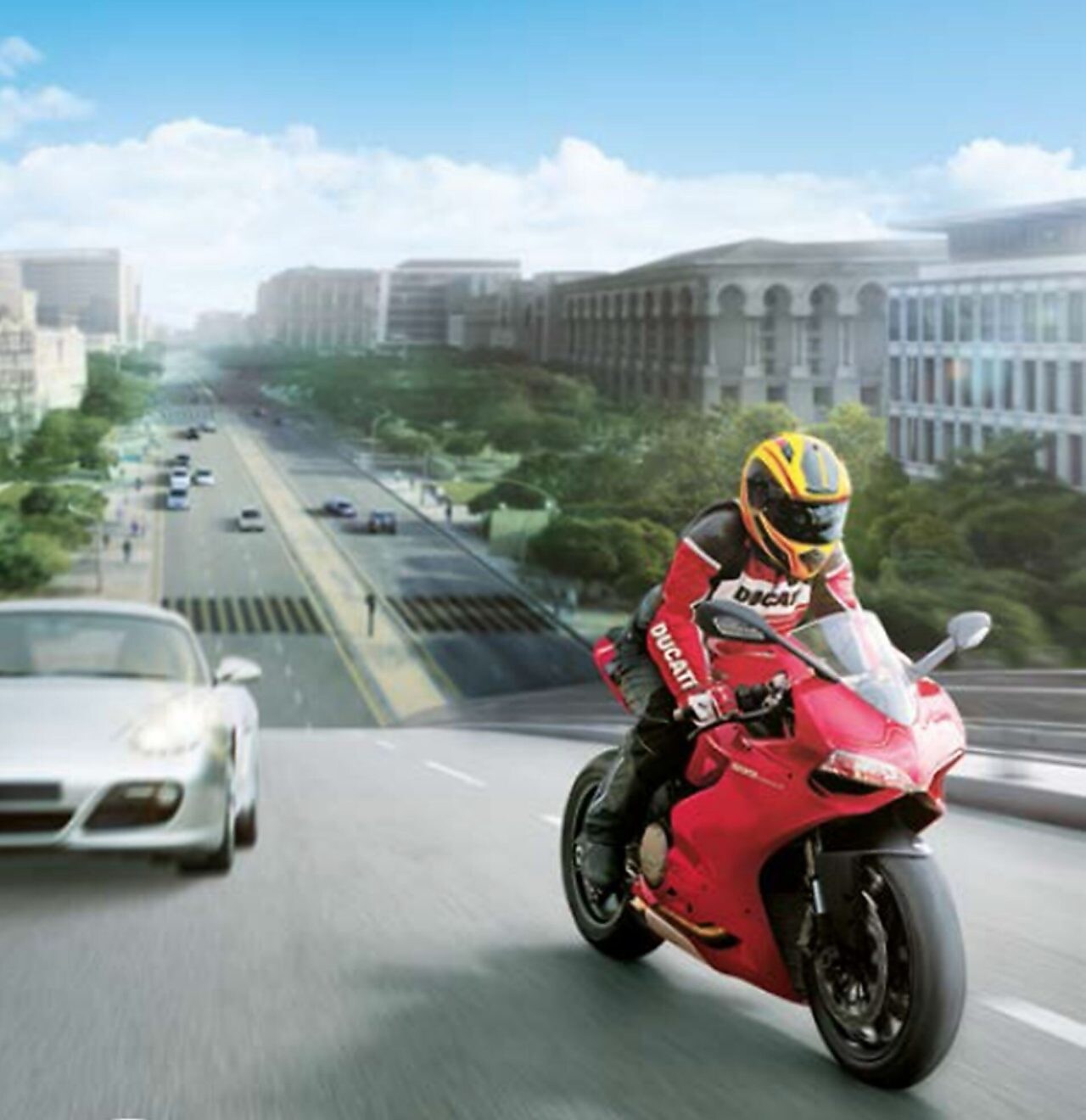 Червоний мотоцикл і мотоцикліст на дорозі з автомобілями і будівлями на задньому плані