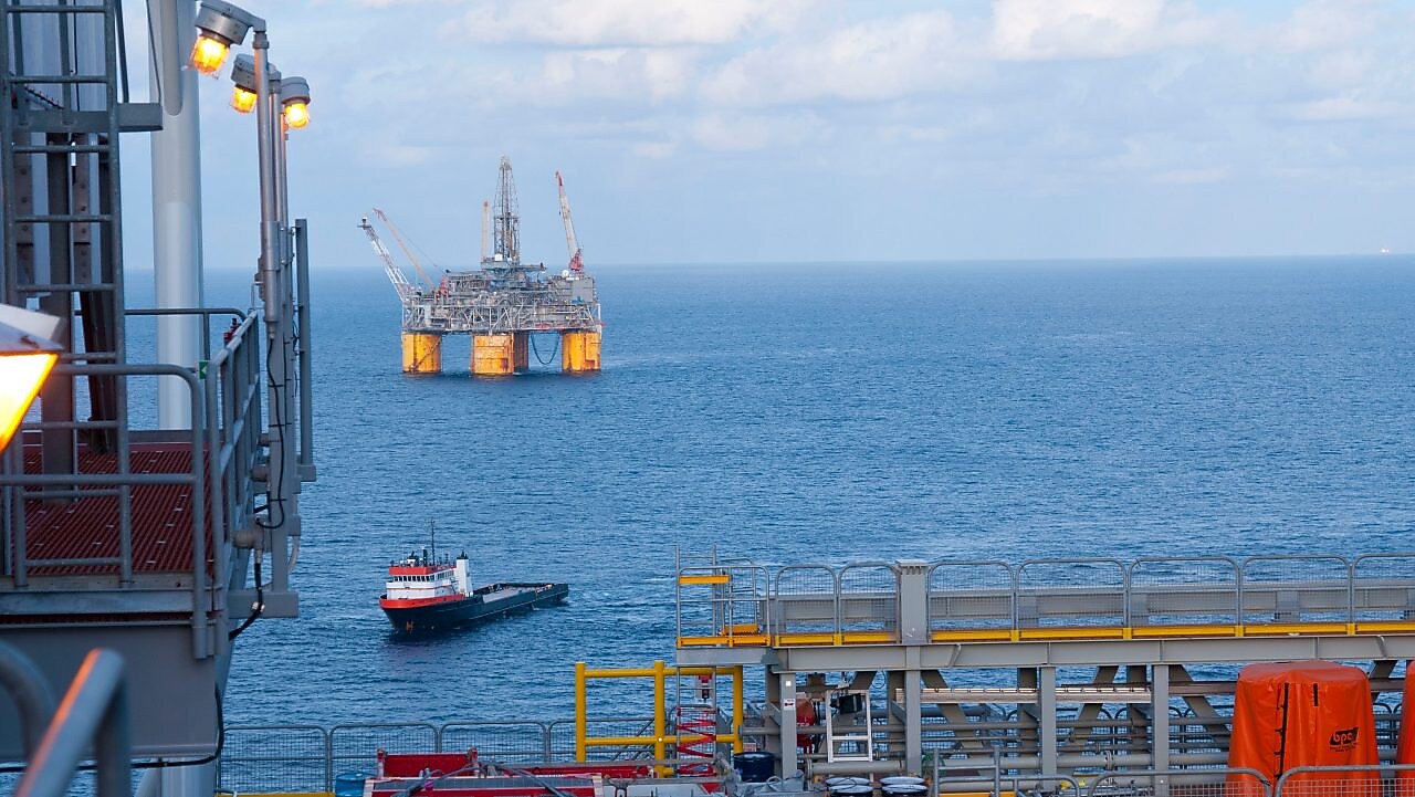 Офшорна глибоководна плавуча платформа в Мексиканській затоці