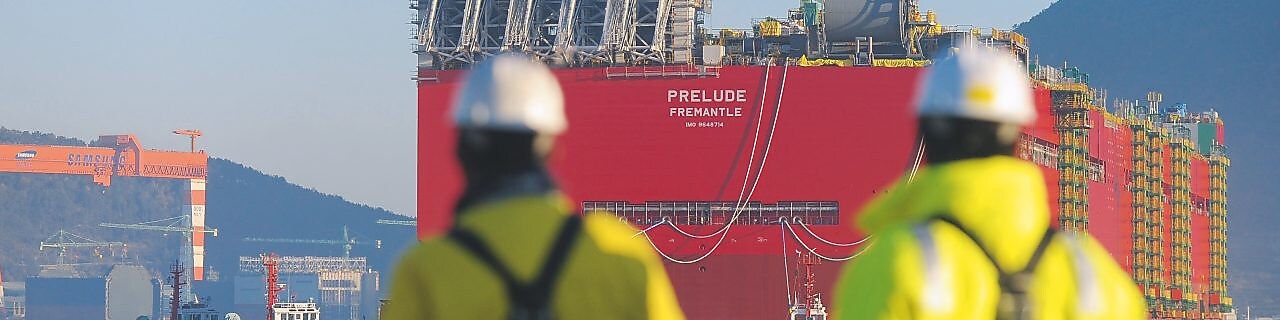 Перший рейс «Прелюд»: величезний корпус платформи виходить на воду в перший раз