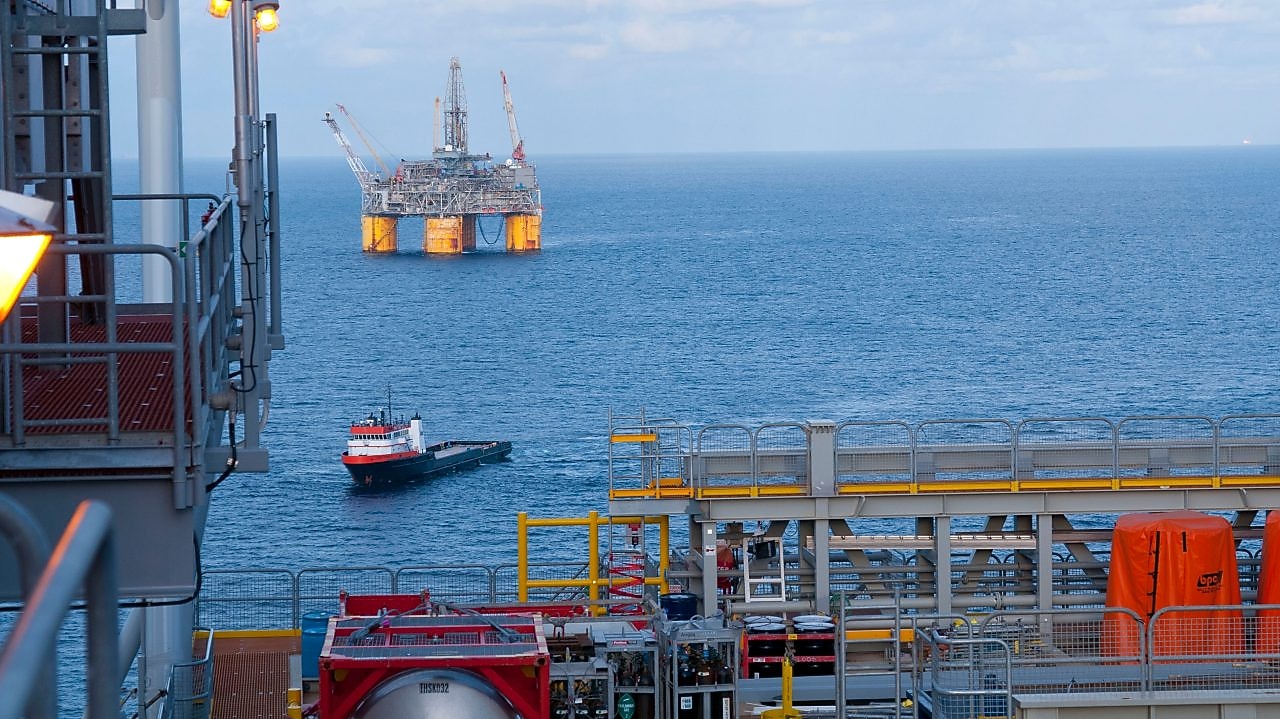 Офшорна глибоководна плавуча платформа в Мексиканській затоці