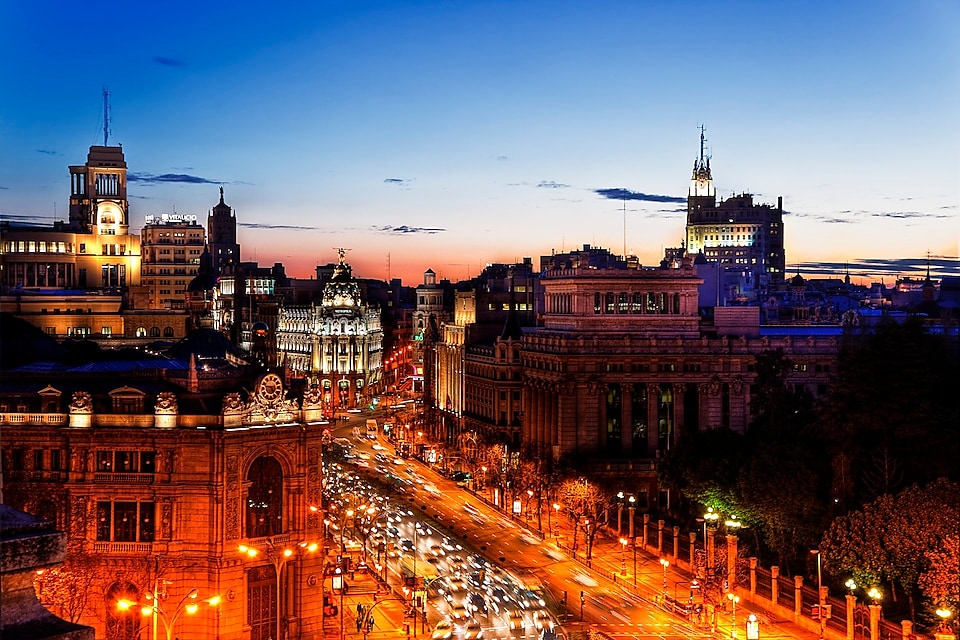 Дороги і вуличні ліхтарі Мадрида