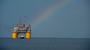 Веселка над платформою Mars B в Мексиканській затоці